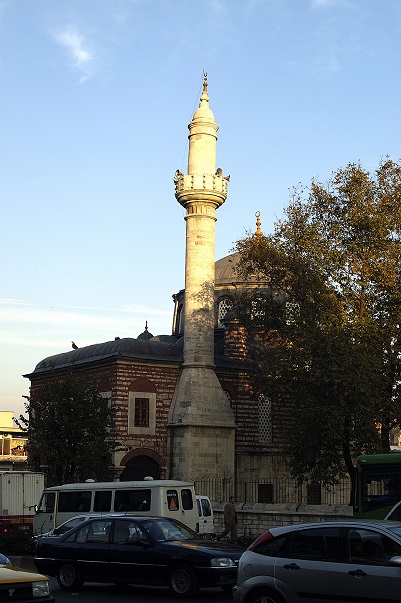 CAMİLER VE DİN GÖREVLİLERİMİZE FARKLI BİR BAKIŞ
