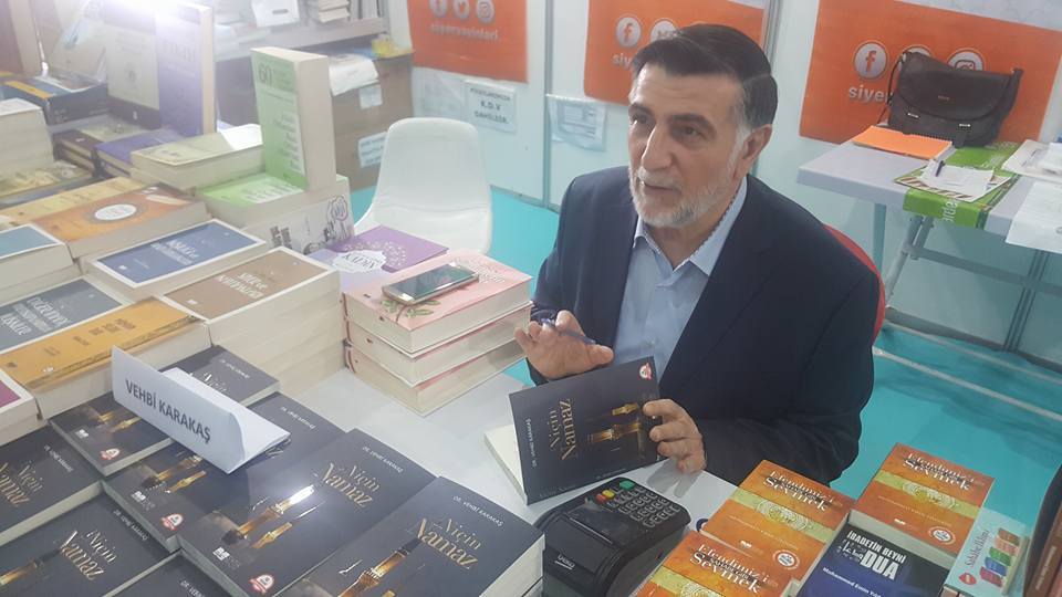 ANNE KARNINDA AĞIZ, DÜNYADA NAMAZ