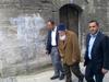 ANNESİNE AYRI EV TUTMAK İSTEYEN ADAM