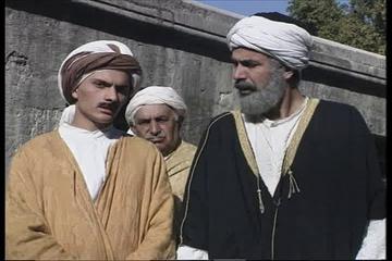 BÜYÜKLERİN ETRAFINI SARAN KÜÇÜKLER