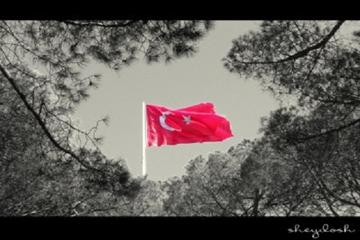 BİR BAYRAK RÜZGÂR BEKLİYOR!