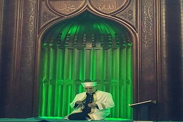 İSLAMİYET, CAMİLERE VE TÜRBELERE HAPSOLACAK MÜNZEVİLER DİNİ DEĞİLDİR.