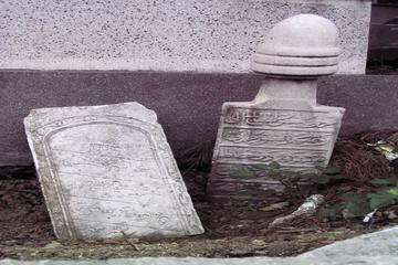 EĞLENCELİ BİR MEZAR KİTABESİ